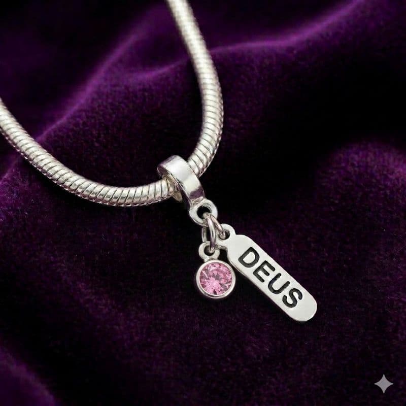 Berloque Plaquinha Deus com Coração Pink Banhado a Prata