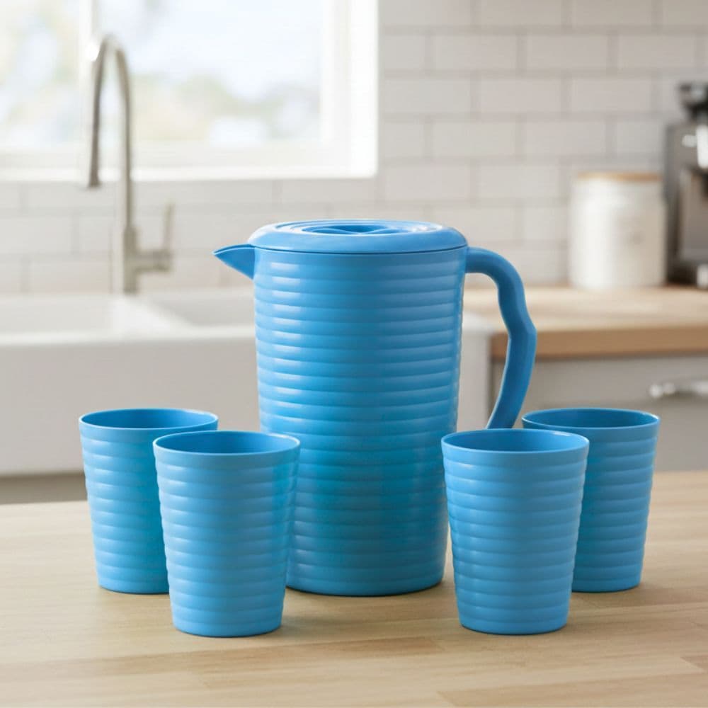 Kit Jarra 2 Litros com 4 Copos 350ml Plásticos Várias Cores Resistente para Suco Água Refrigerante Uso Diário