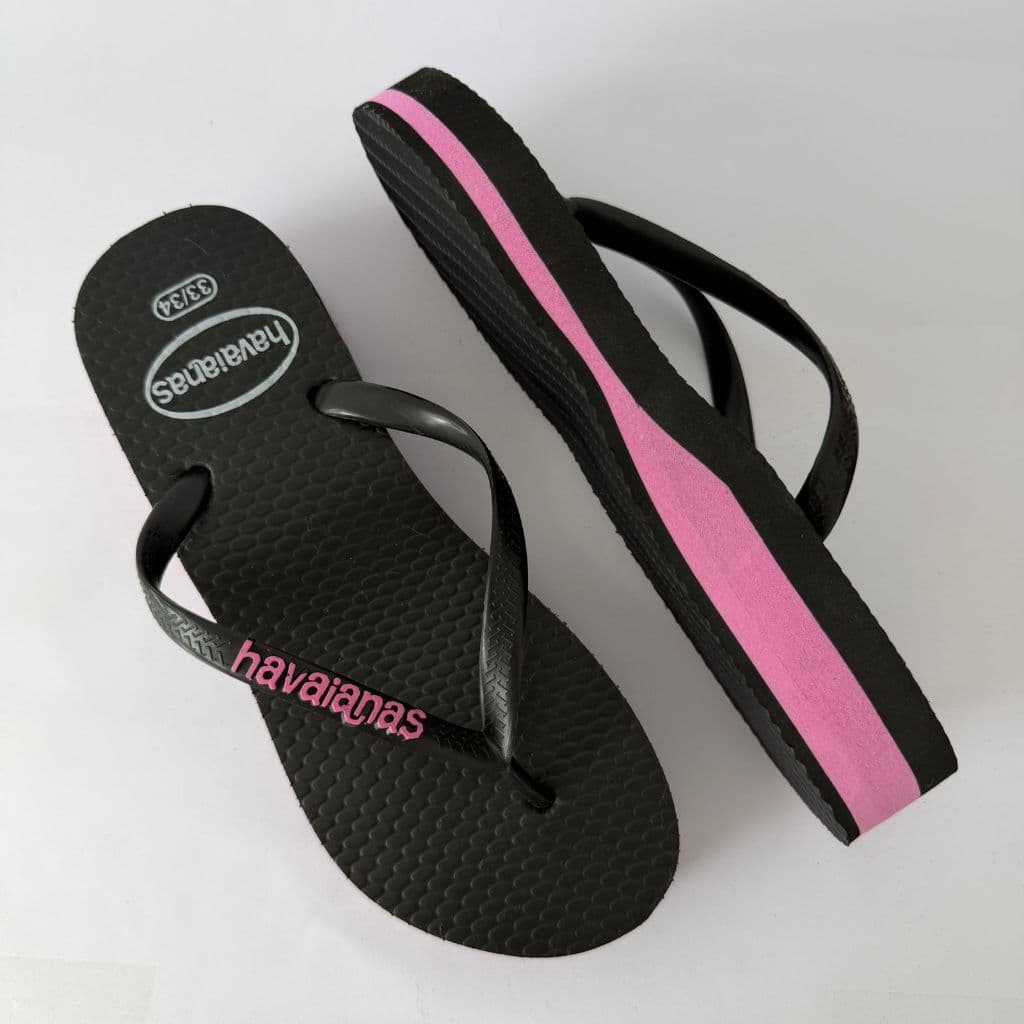 Chinelo Tamanco Feminino Preto com variações de cores no detalhe da Sola