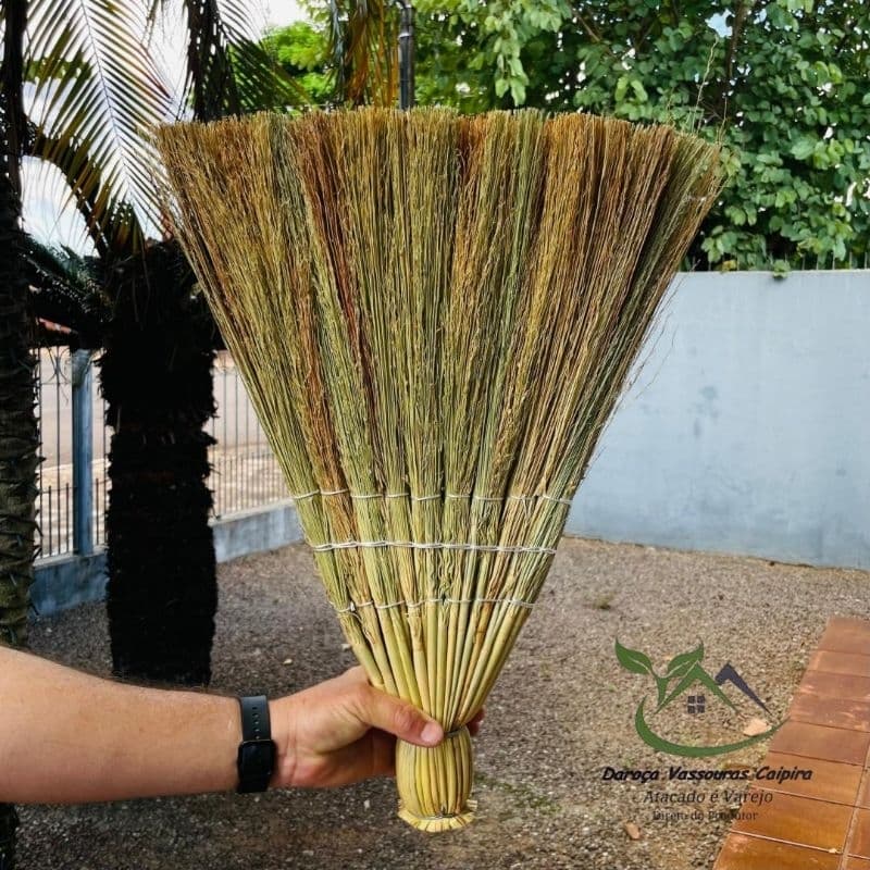 Vassoura caipira, Resistente Rama Nova direto do produtor, sem cabo.
