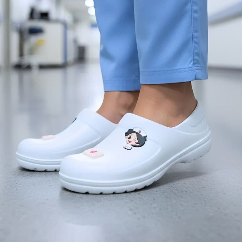 EPI Proteção NR -32 Sapato Profissional Enfermagem Branco Fechado Antiderrapante Impermeável Hospitalar Leve (Sapato)