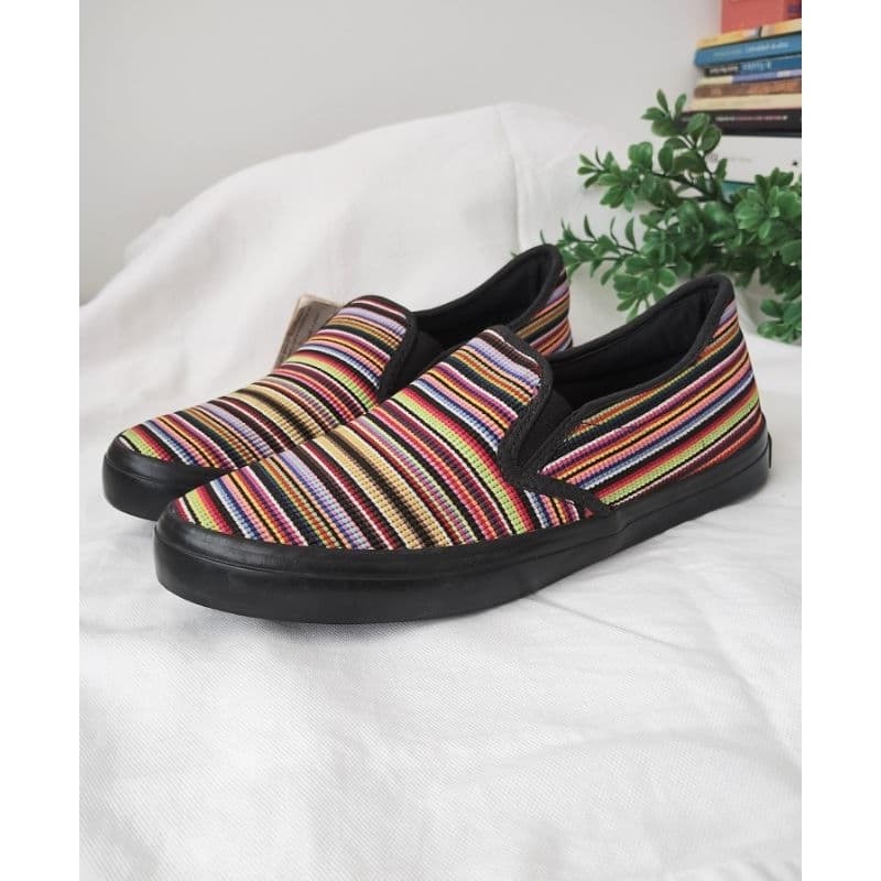 Sapato colorido estiloso listras novo