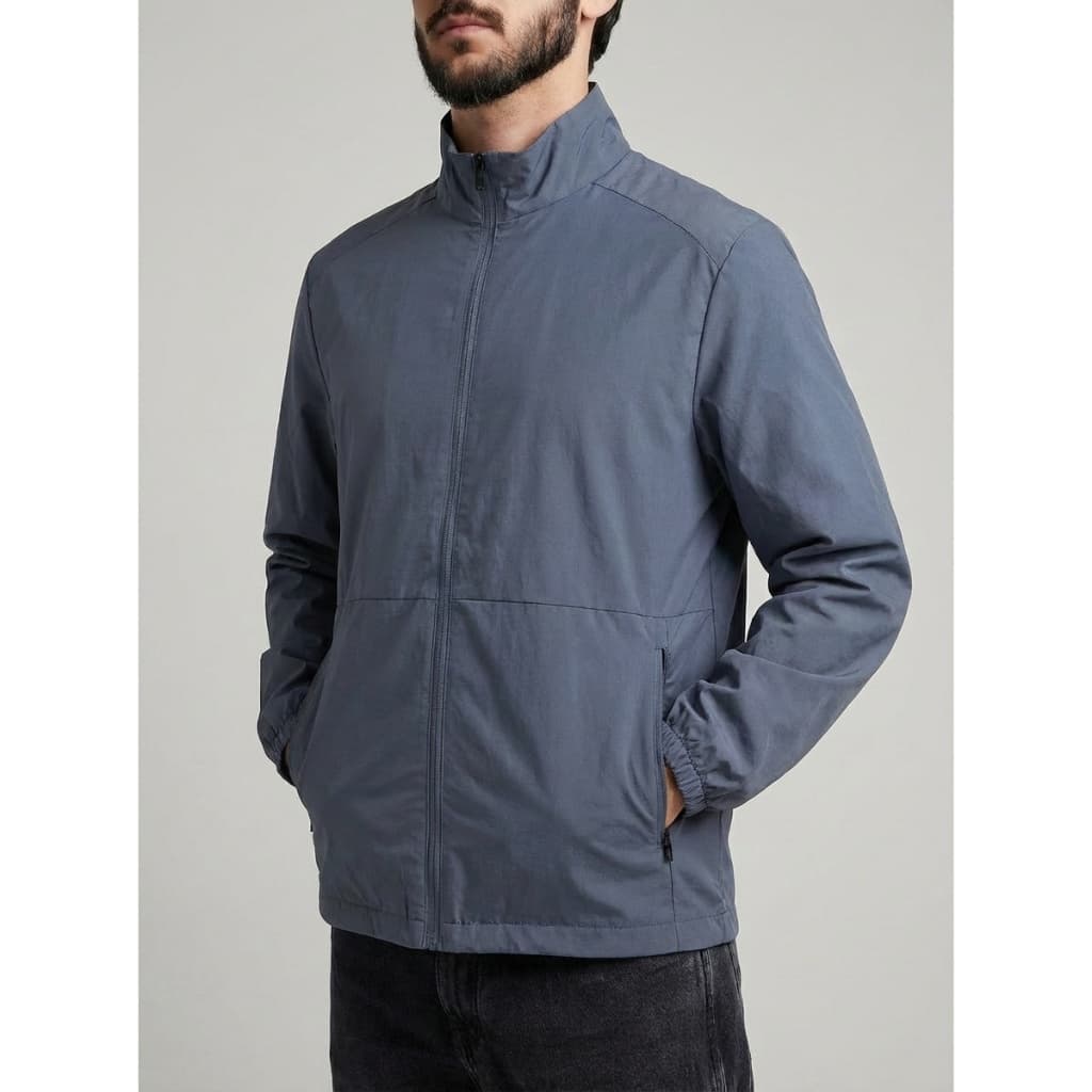 Jaqueta Corta Vento Masculino Cinza Escuro Poliamida Impermeável Com Bolso Ziper e Leve.