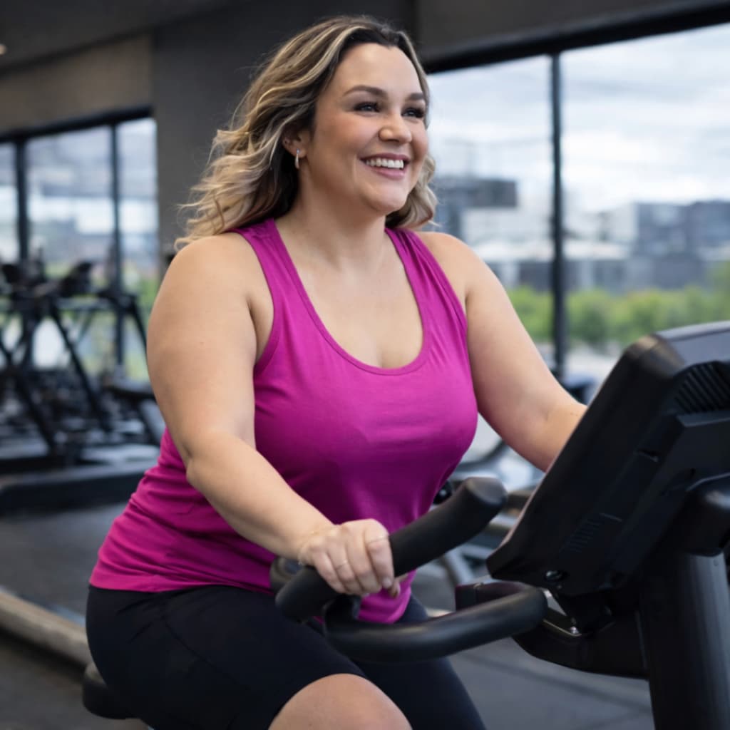Regata Feminina Plus Size Academia Comprida Fitness Confortável Básica Lisa