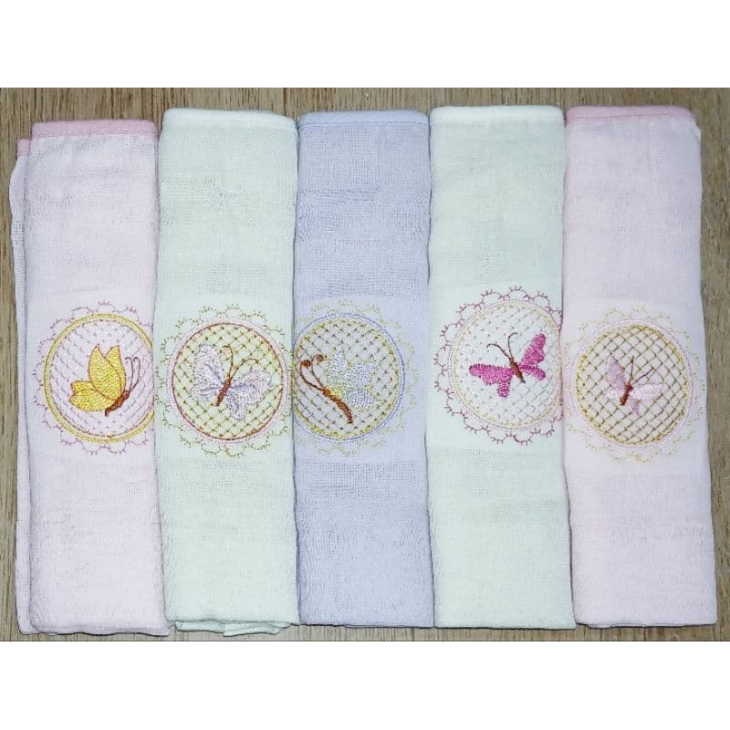 Kit de Fraldas de Pano Feminino 100% Algodão Bordado Computadorizado Tam 70x70cm c/05 unds