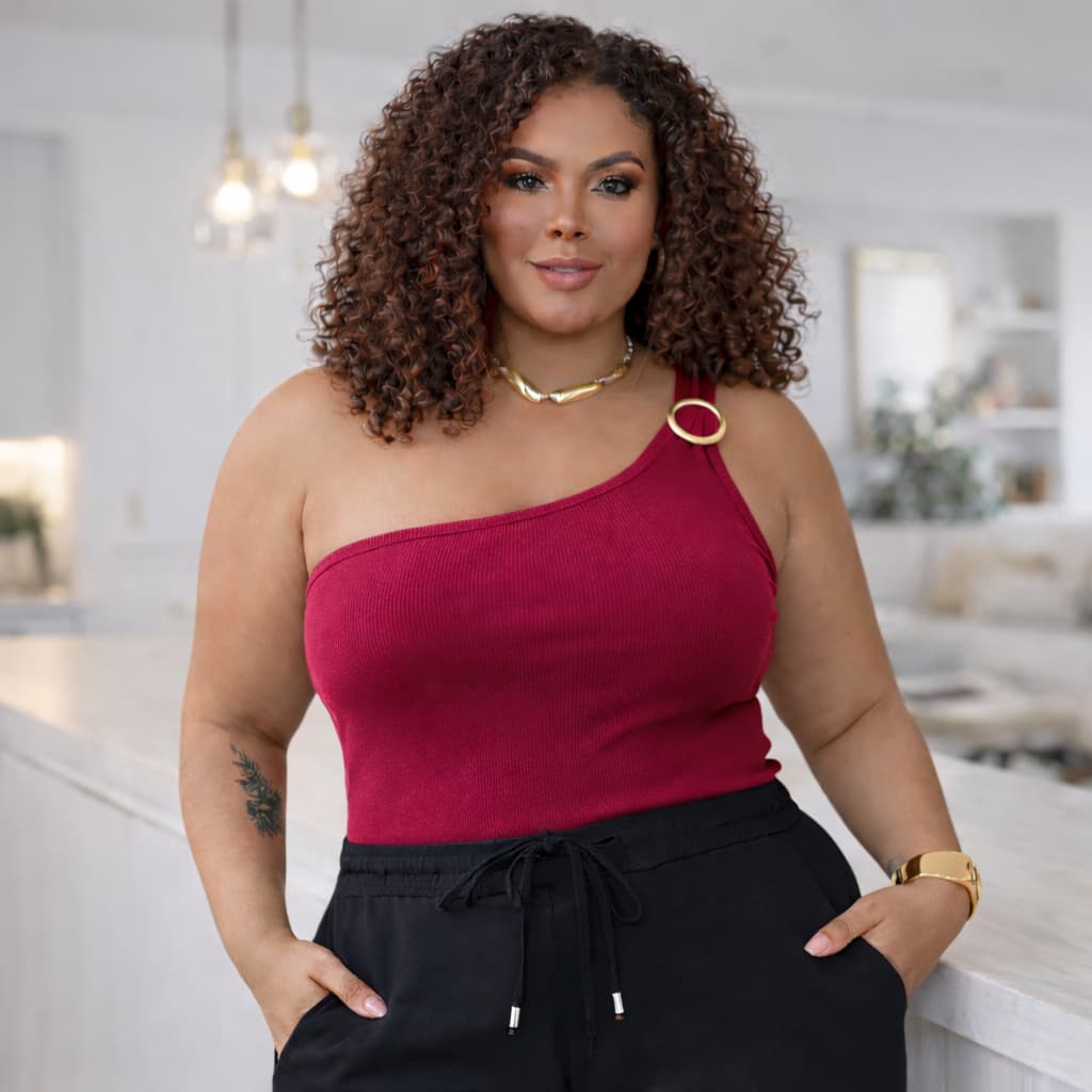 Blusa Feminina Um Ombro Plus Size com Fivela Manga Nula Mula Manca