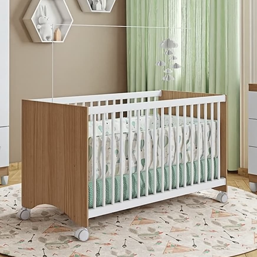 Berço - Berçario Gutti com Rodinhas e Varão Mosqueteiro e Duas Regulagens de Altura do Estrado