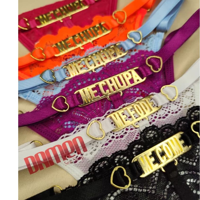 Calcinha Fio cheiroso Sensual com palavra Plaquinha em metal dourado moda íntima