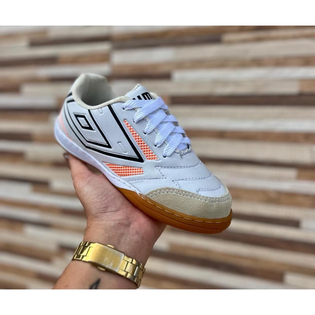 Chuteira Infantil Salão Biqueira Reforçada em Couro Sola Colada e Costurada Primeira Linha Para Jogos de Futebol