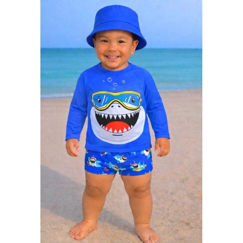 Conjunto Bebe menino proteção UV 50+ camiseta e sunga chapéu de 6 meses a 24 meses