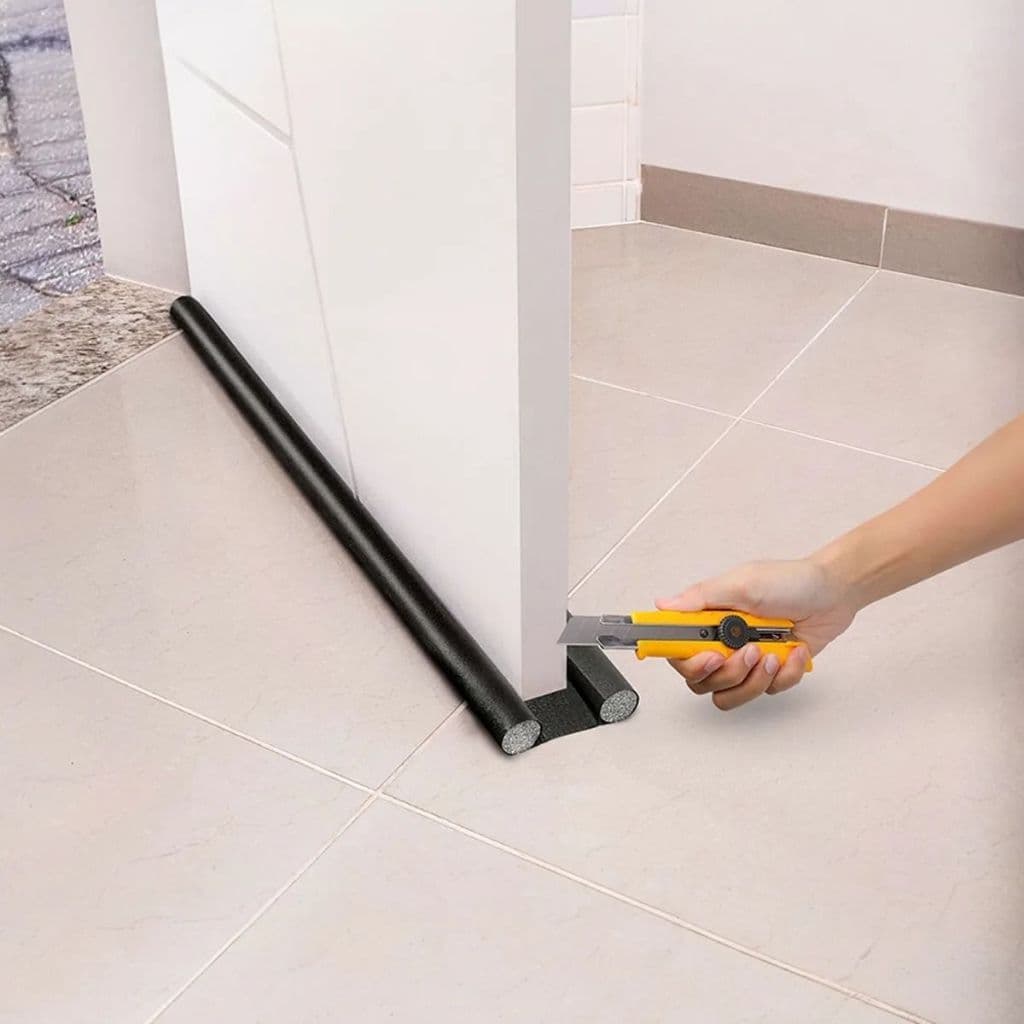 Veda Porta Proteção Insetos Cor Preto