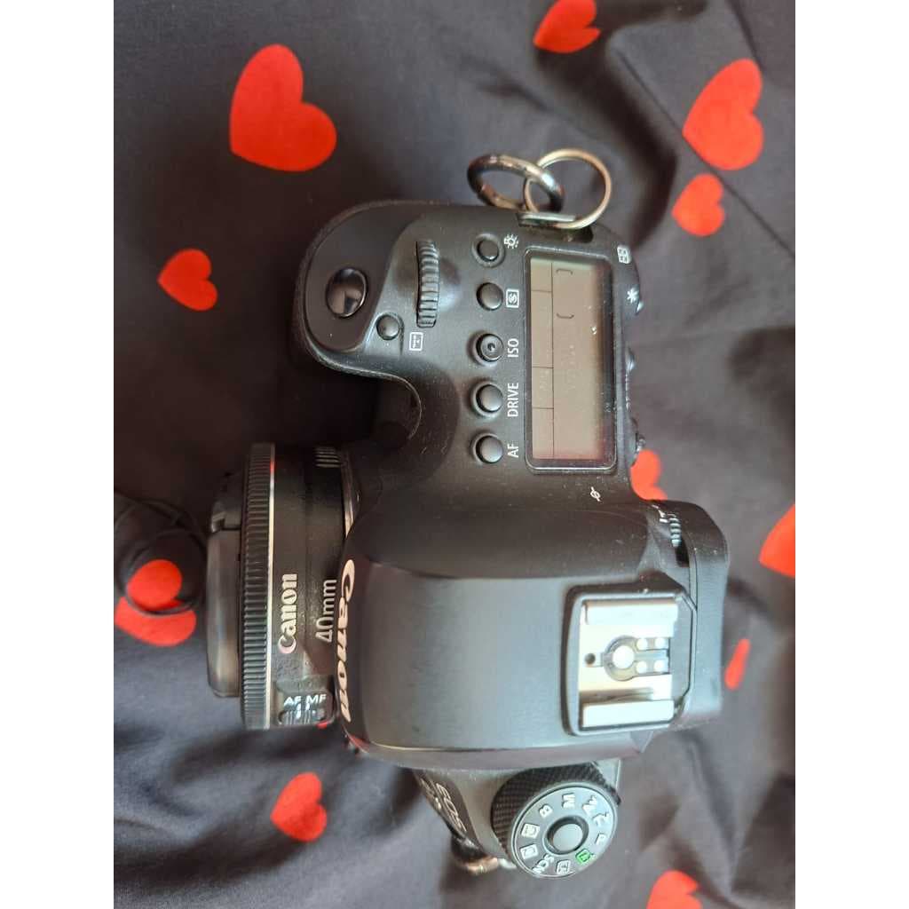 Canon EOS 6D Mark II: Full Frame (26.2 MP), tela articulada touch, Wi-Fi e GPS