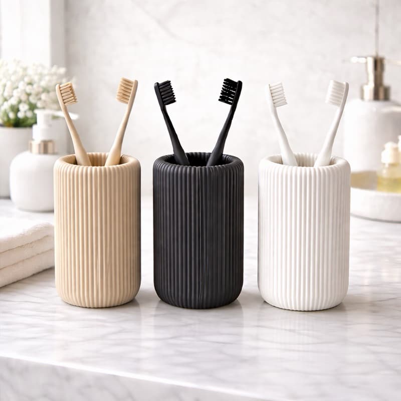 Porta escovas decorativo canelado preto minimalista para bancada do banheiro compacto e elegante