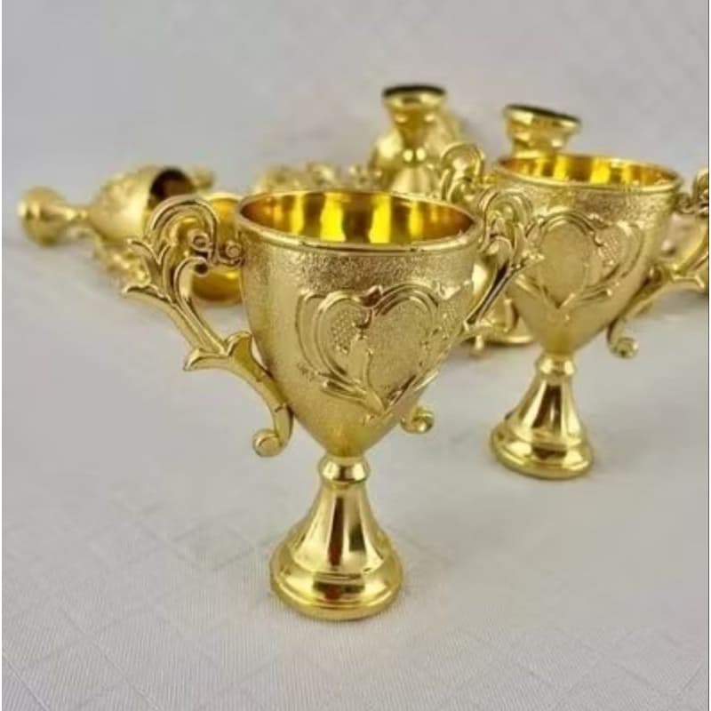 KIT 10 Mini Troféu Decorativo Dourado - Leve e Versátil para Festas e Eventos