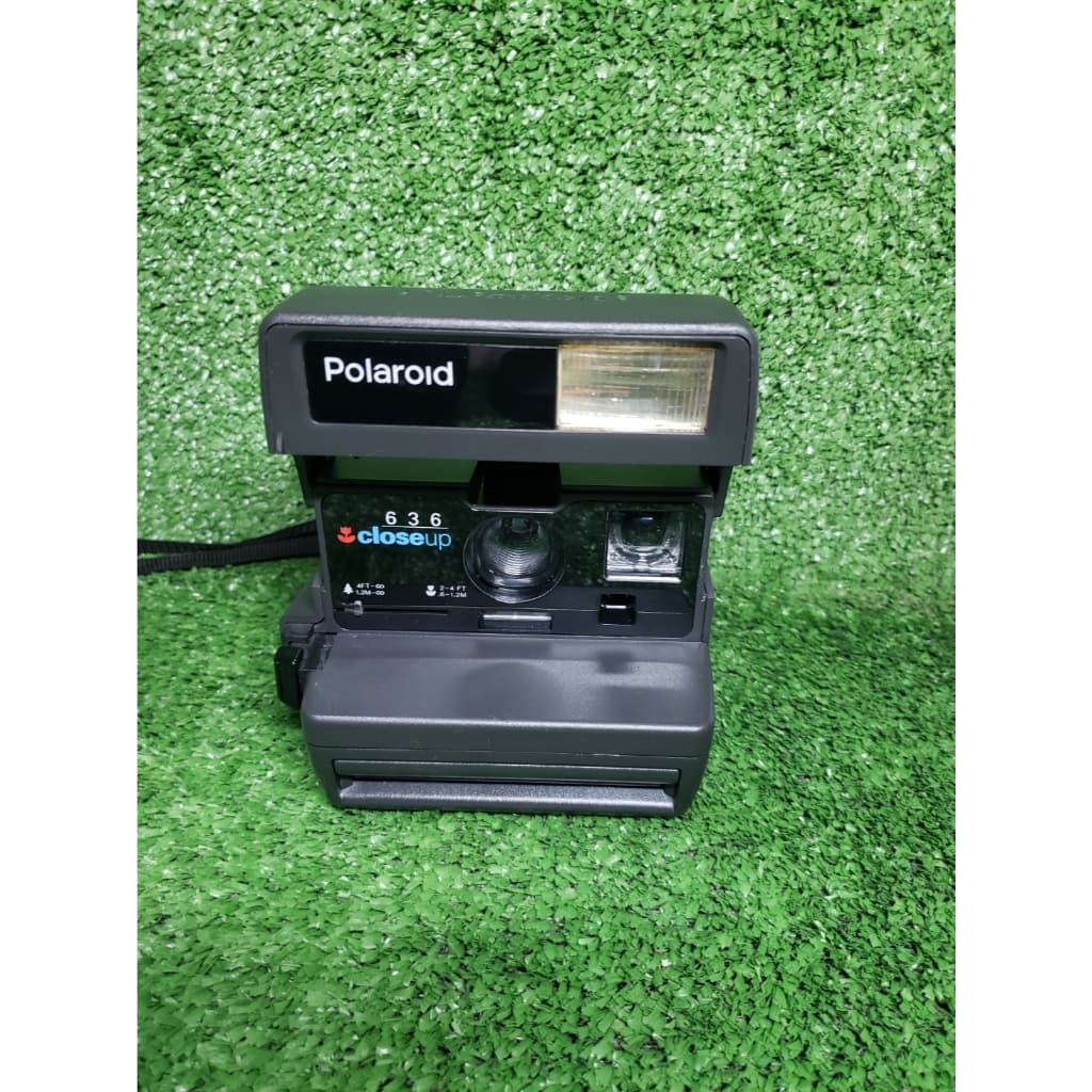 Camera Polaroid 636 Close Up - Conservada- muito conservada mesmo porém sem testes vendida no estado