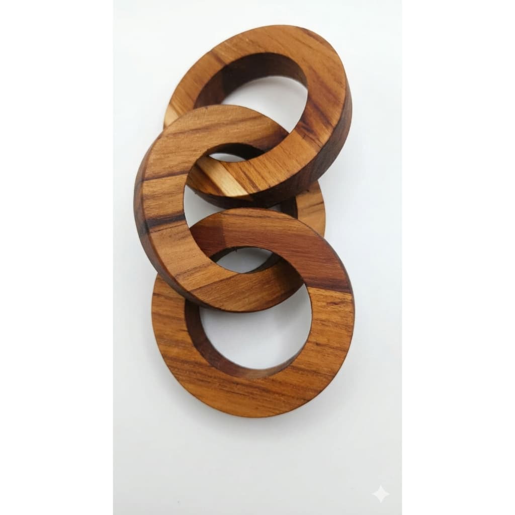 Colar 3 Elos/Esculturas de Mesa Feita em madeira Teca. Coleção Teca Esculpida: A Alma da Madeira
