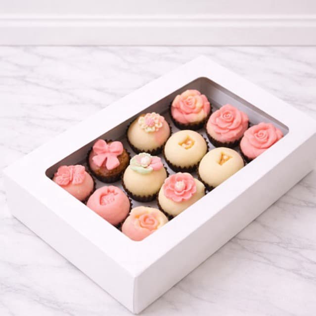 Caixa para 12 doces brigadeiros, trufas, bombons, mini brownie embalagem 12,5x16,5x5 Com visor e berço