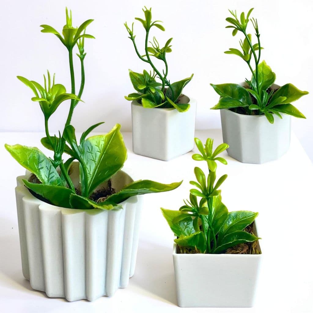 Kit 4 Vasinhos com Plantinhas Artificiais Decorativas