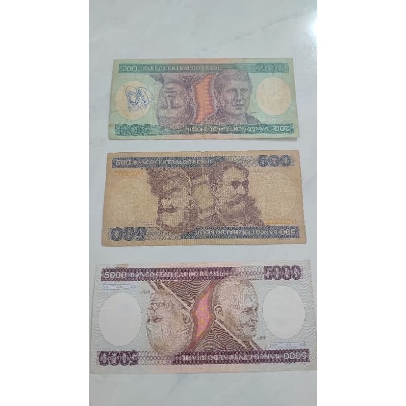 Cedulas  originais de cruzeiros da década de 80
