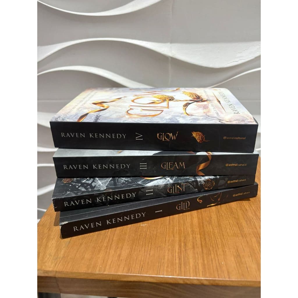 Livro Série A Prisioneira Dourada - Raven Kennedy