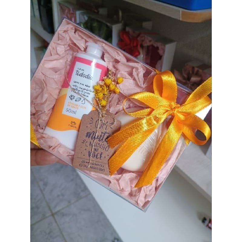 Presente Feminino(Creme para as mãos+1 sabonete)hidratação diária.