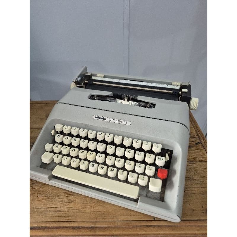 Máquina de Datilografia Olivetti Lettera 35