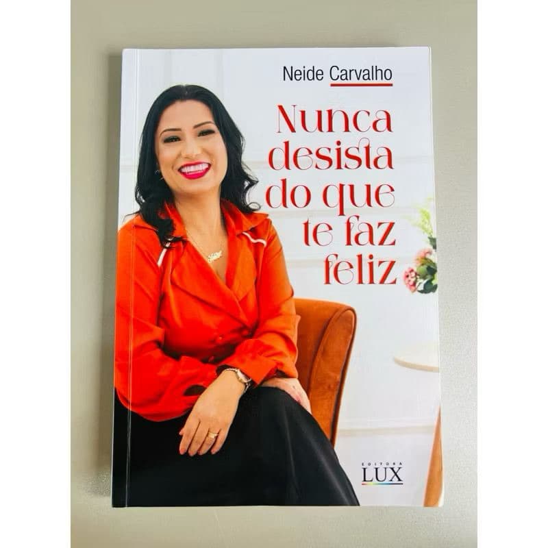 Livro Nunca desista do que te faz feliz