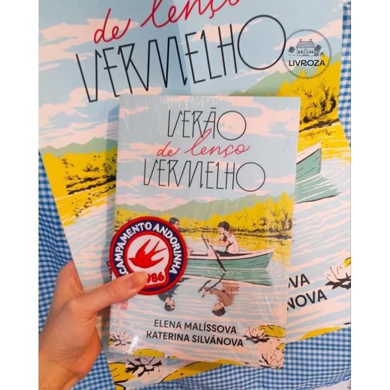 Livro Verão de lenço vermelho (com brindes) -  Elena Malíssova, Katerina Silvánova (Livro 1)