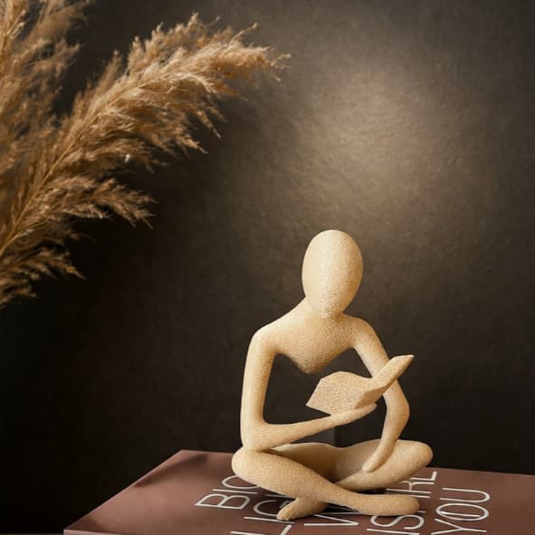Escultura Leitor – Estatueta Decorativa Moderna Abstrata com Livro para Sala e Escritório