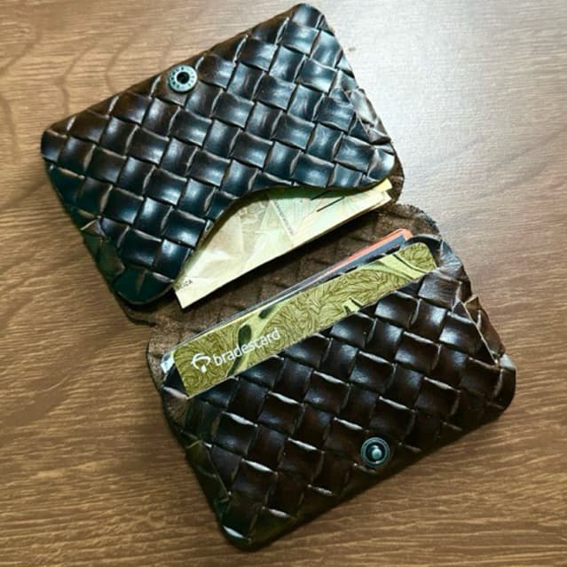 Carteira pequena de couro masculina feminina porta cartão slim anti volume + acrílico de chn (atenção é textura trice)