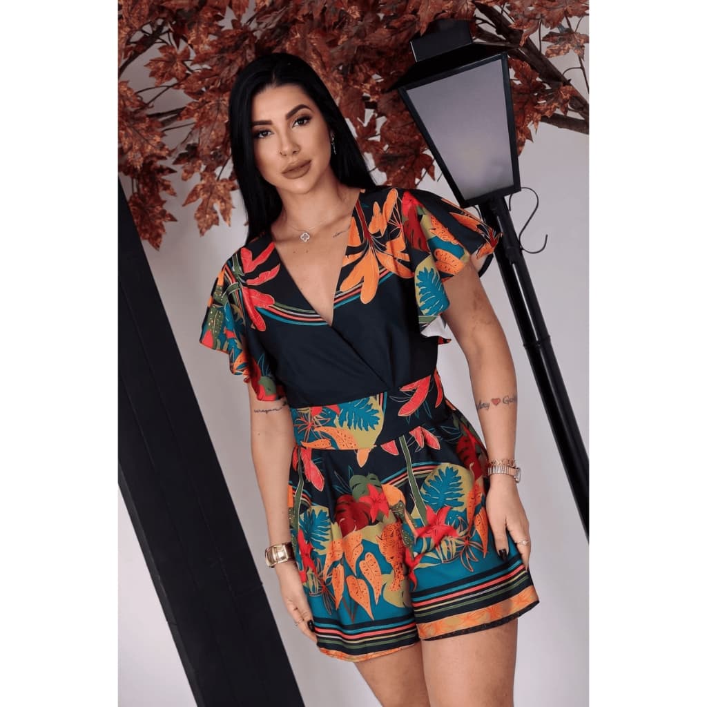 Macaquinho manga curta estampado inspiração tropical, com elástico e forrado.