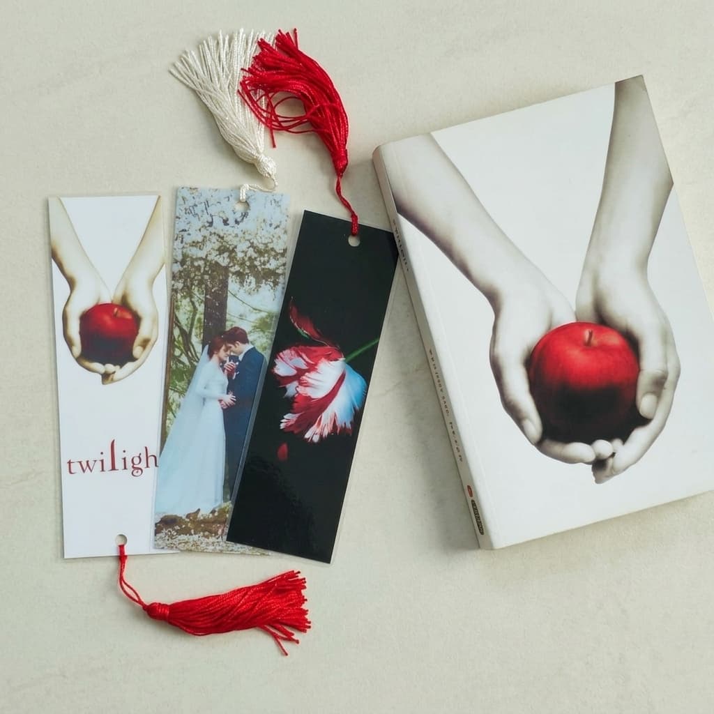 Marca paginas Crepúsculo plastificado com tassel.