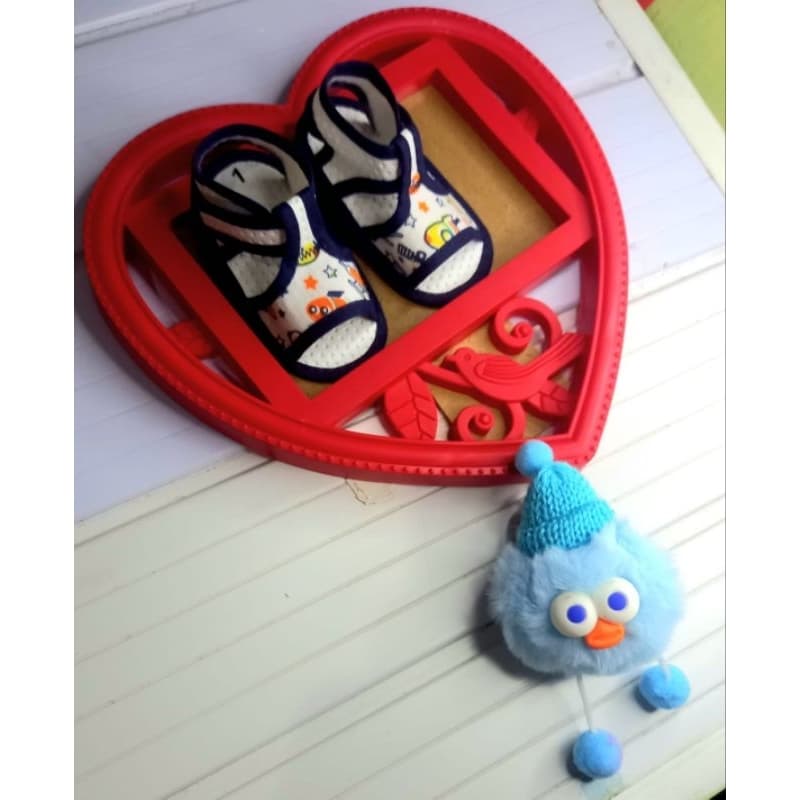 sapato de bebê menino recém nascido  tema astronauta azul escuro.