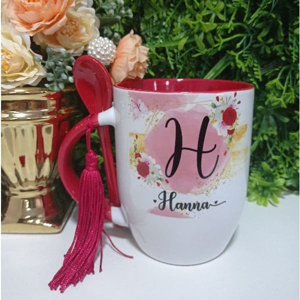 Caneca de Porcelana com Colher Colorida Alfabeto Floral - Arte frente e verso Xícara Chá Café -  Presente Personalizada