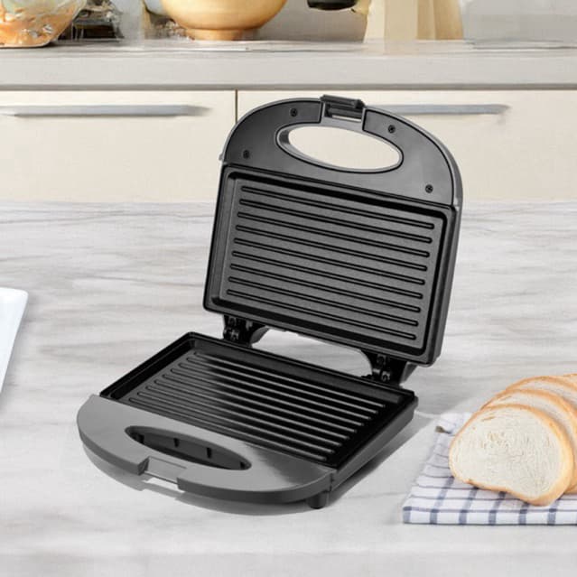 Sanduicheira Grill + Antiaderente | Prática e Compacta