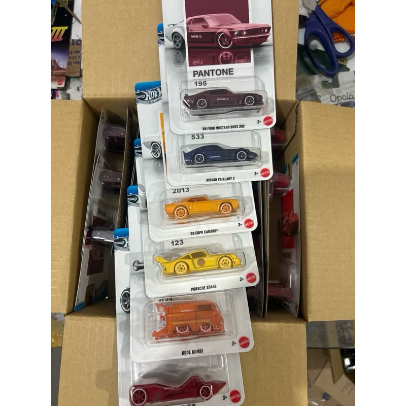 pantone variados Porsche Kombi twinmistang Nissan hot Wheels