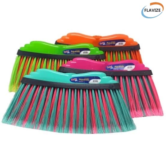 Vassoura grande 37 cm ótima qualidade não acompanha cabo - Brubalar