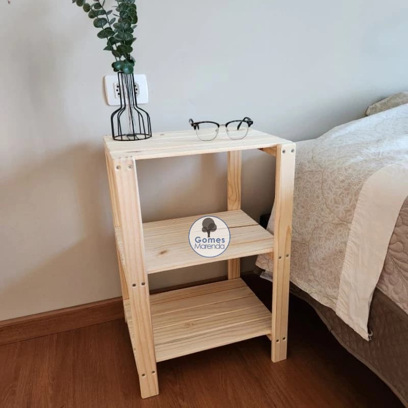 Mesa Cabeceira Multiuso de Madeira Pinus com 3 Prateleiras