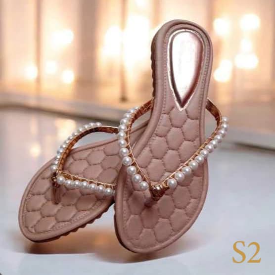 Sandália Rasteira Feminina Rasteirinha  Detalhe com Pérolas Delicada e Perfeita