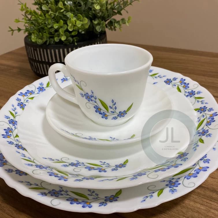 Aparelho de jantar e chá 20 peças Fratelli. Opala. Prato fundo, raso, sobremesa, pires e xicara