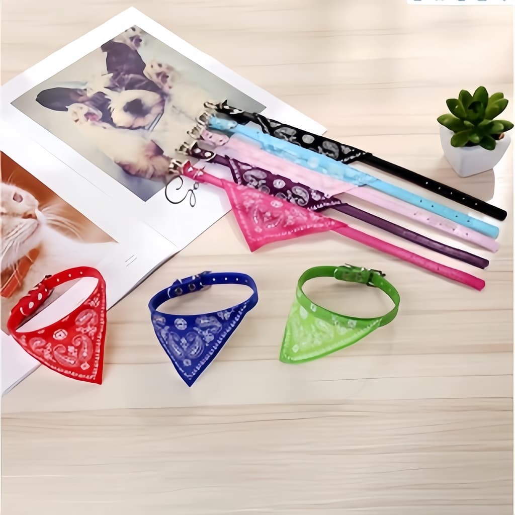 9 Pcs Coleira Fina Bonita Bandana +Sino de Para Animais de Estimação / Gato / Cachorro / Filhote Pet