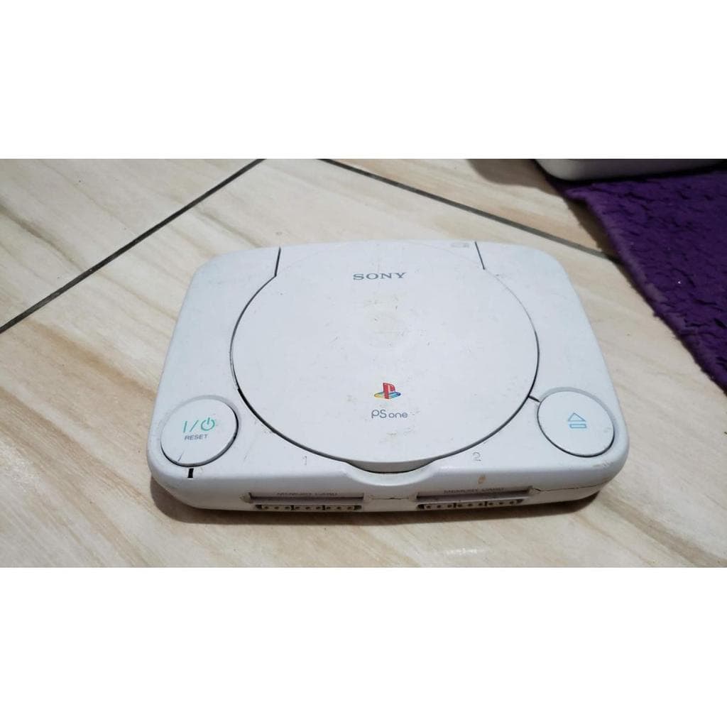 Playstation 1 Psone Só O Aparelho Sem Nada. Não Leu Os Jogos. 494. A30