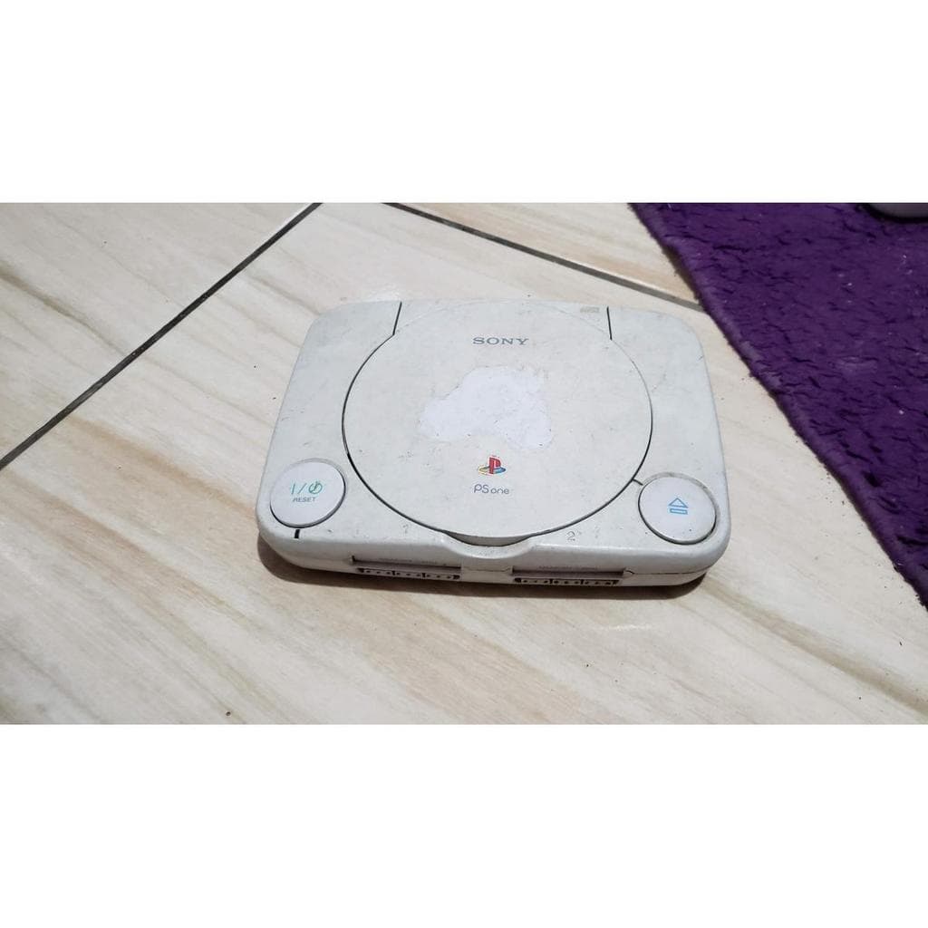 Playstation 1 Psone Só O Aparelho Sem Nada. Não Leu Os Jogos. 003. A40