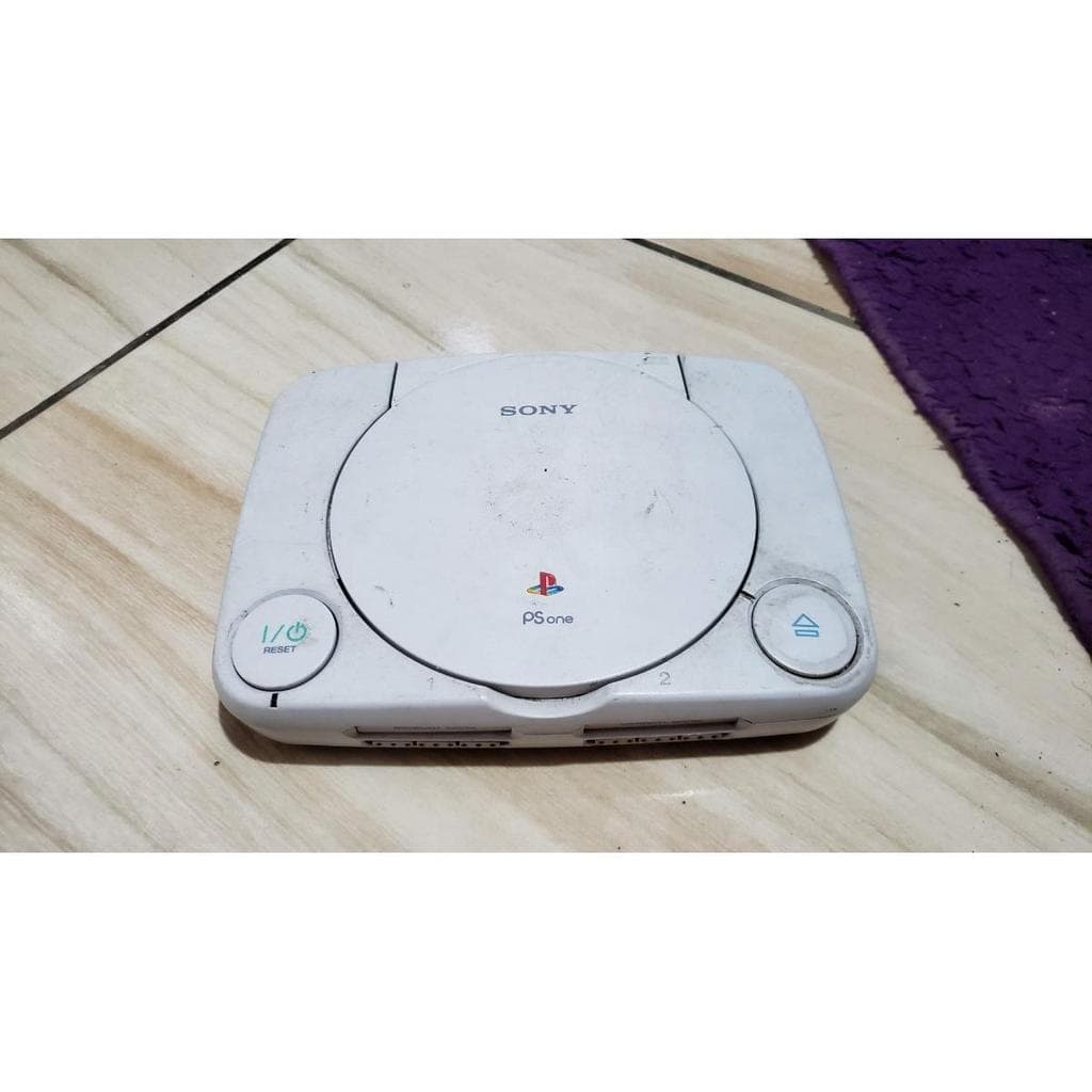 Playstation 1 Psone Só O Aparelho Sem Nada. Não Leu Os Jogos 538. A17