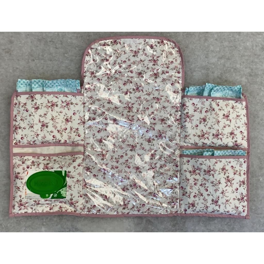 Trocador De Fraldas Menina Bebê Portátil Formato Carteira Super Espaçoso  Com 4 Bolsos Plastificado -- Diva Floral- PROMOÇÃO
