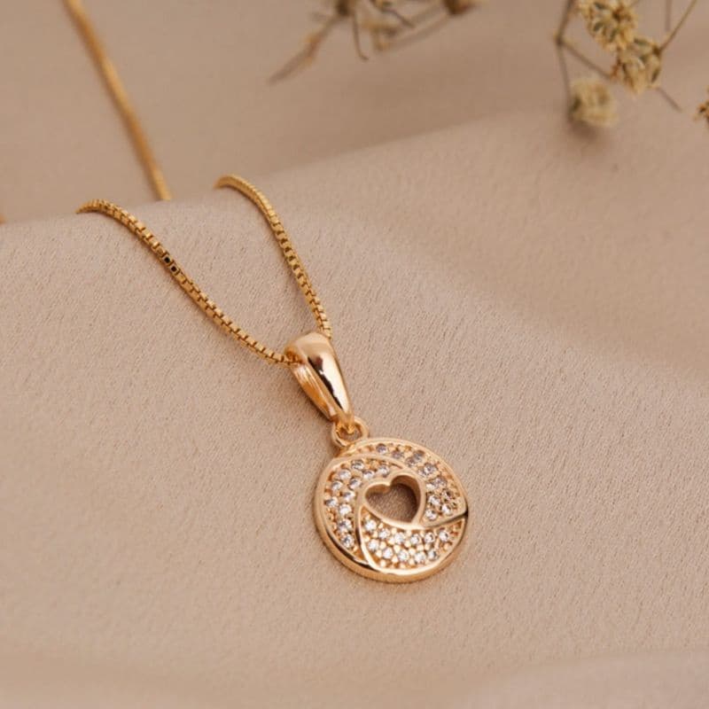 Colar cravejado coração