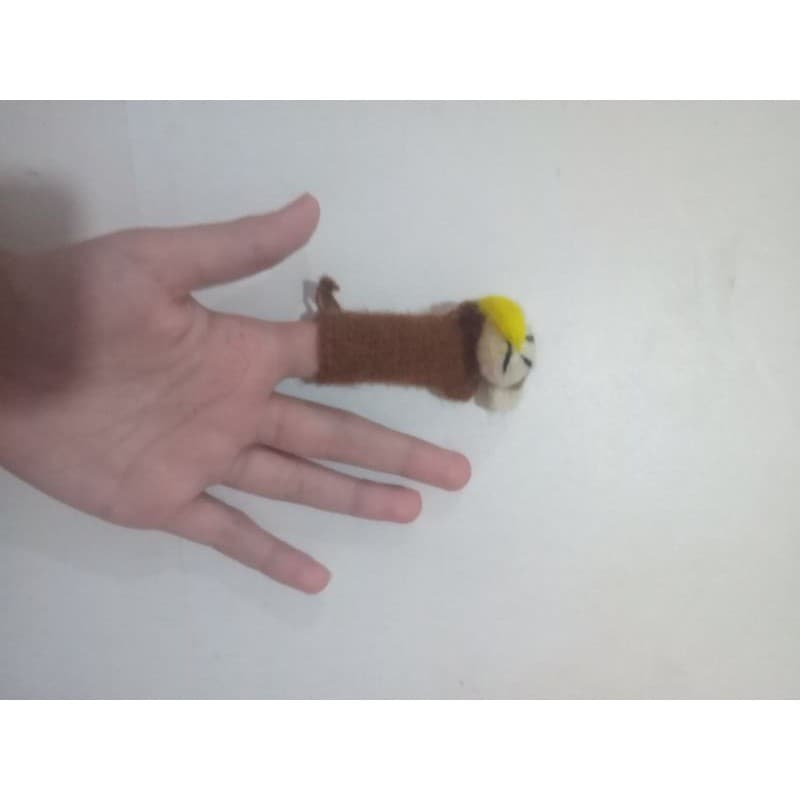 dedoche de macaco segurando banana