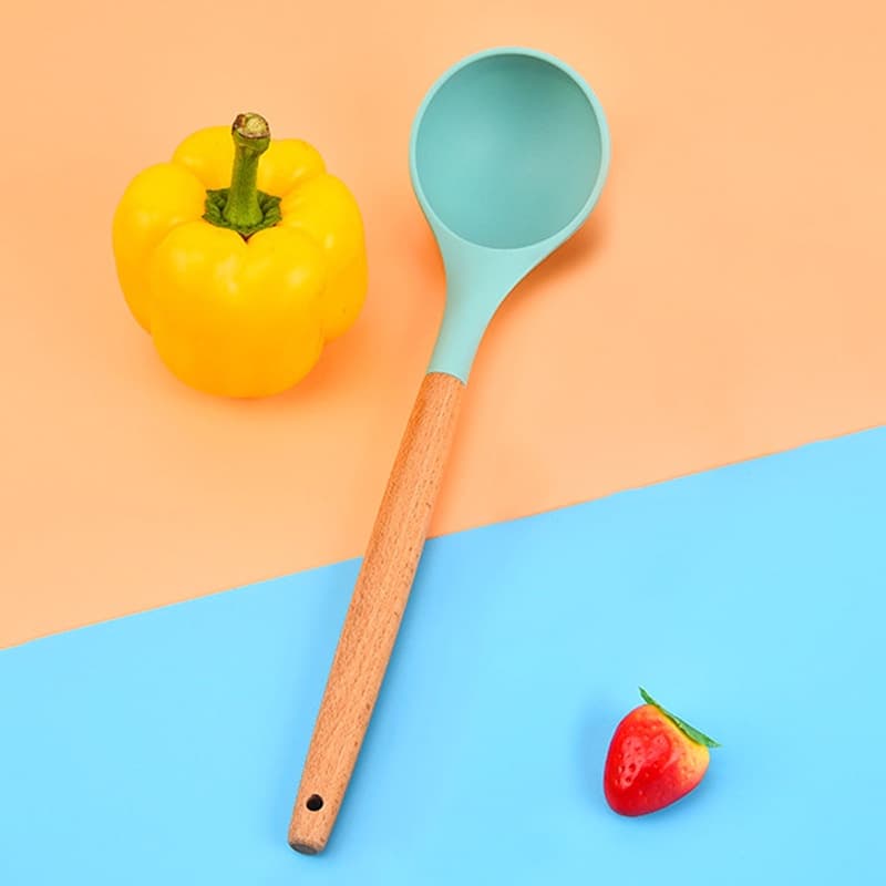 Concha de Silicone com Cabo de Madeira - Utensílio Resistente e Funcional