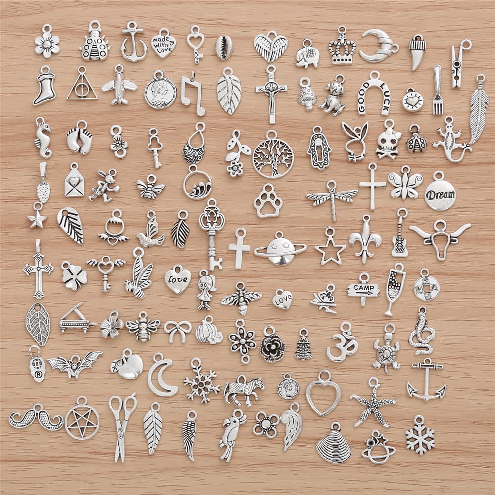 50pcs Mix Requintado Pequenos Encantos Para Colar De Pingente De Mulheres DIY Fazer Jóias Pulseira Brinco Acessórios