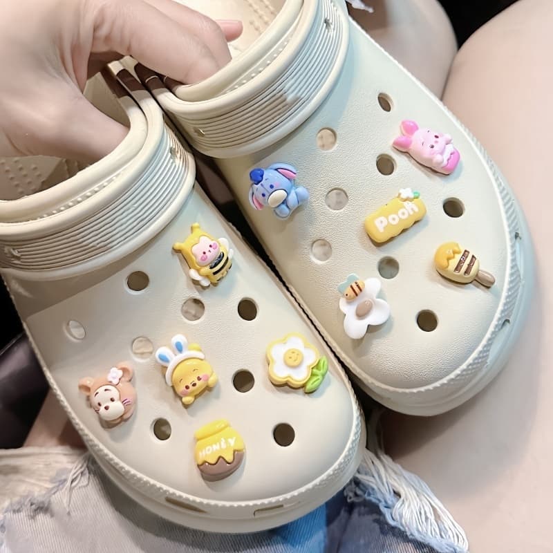 10 Pçs/set-Botão Sapatos Charme Flor Abelha Winnie the Pooh Acessórios Para De Jardim